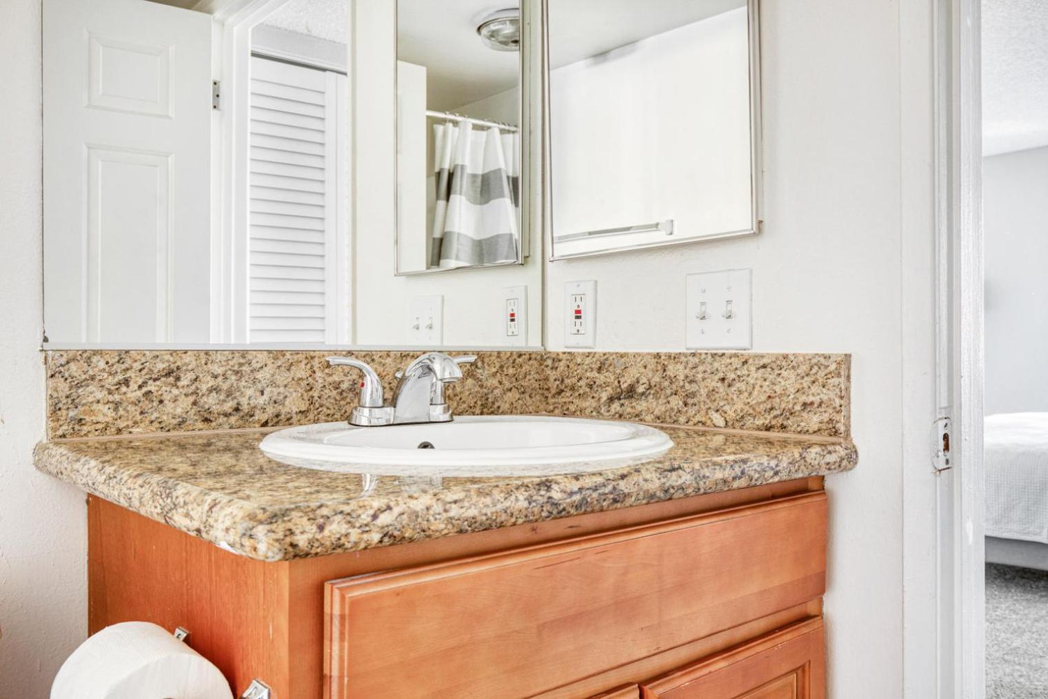 N Hollywood 2br W Gym Pool Nr Tj Shops Lax-632 Los Angeles
