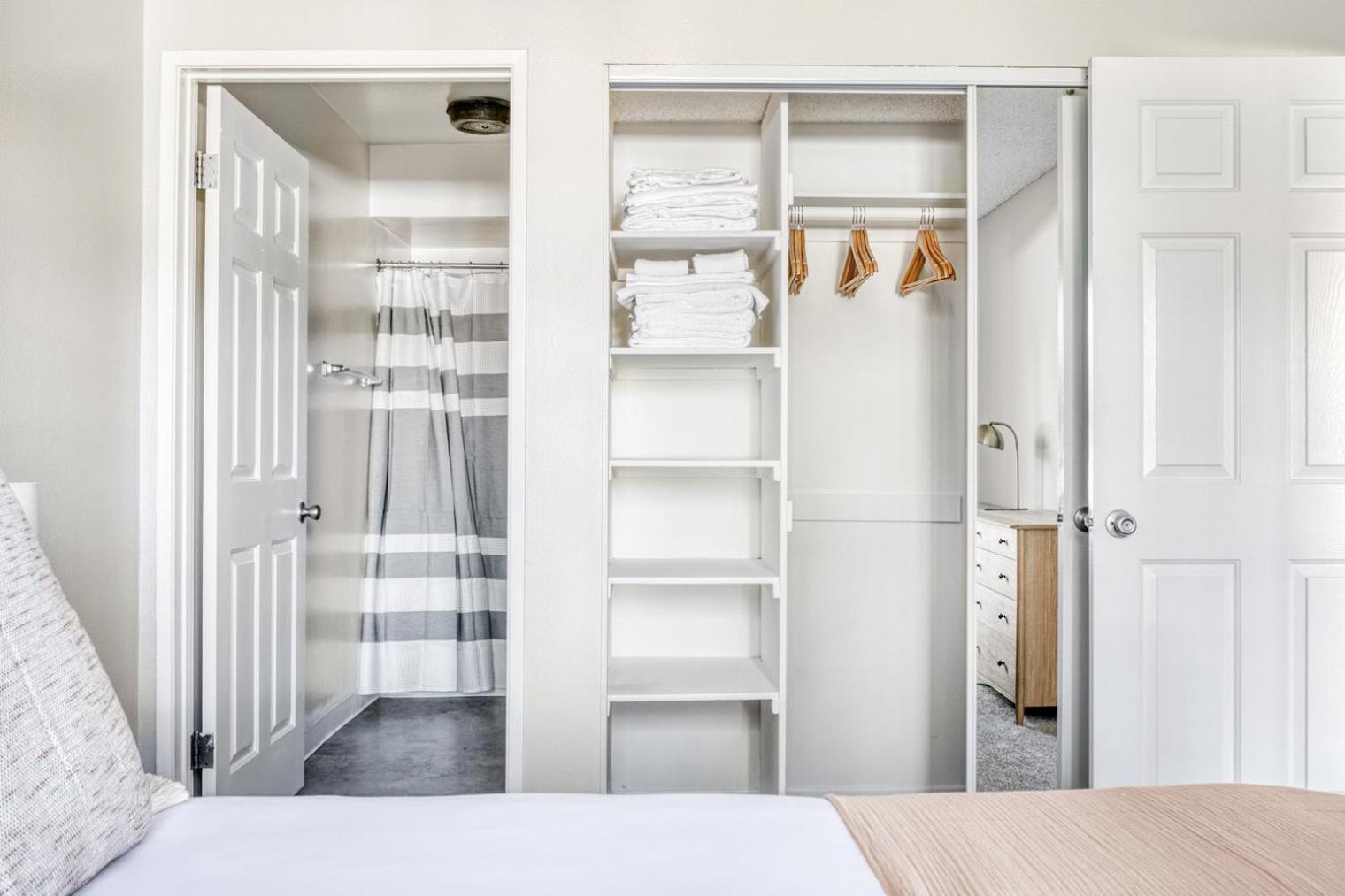 N Hollywood 2br W Gym Pool Nr Tj Shops Lax-632