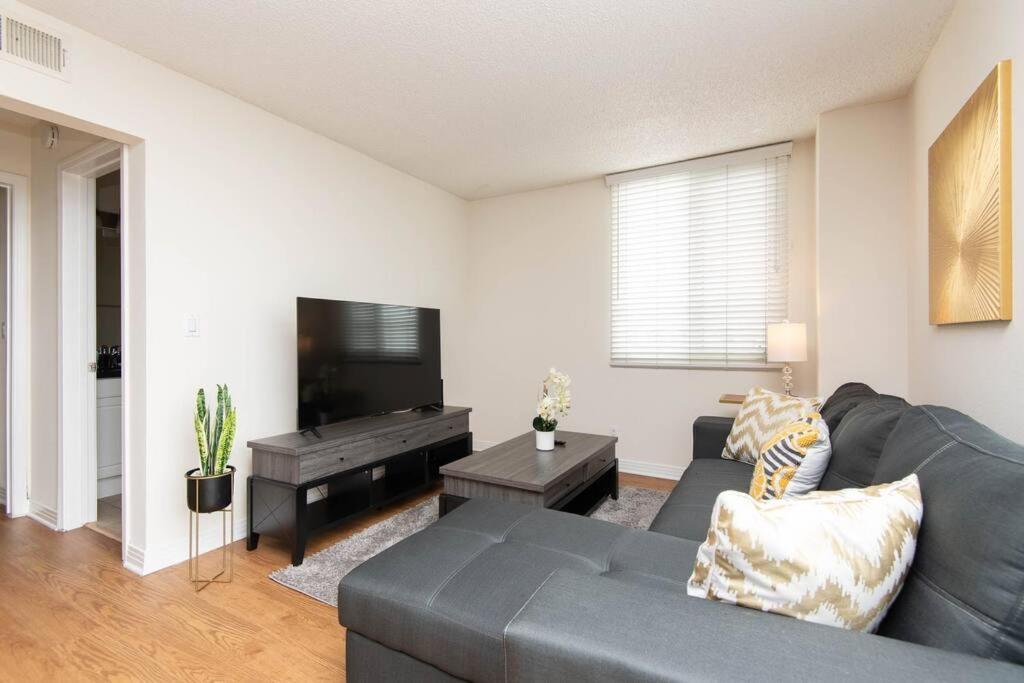 Sleep 7 Ocean View Two Bedroom Venice Beach 5 Min Walk