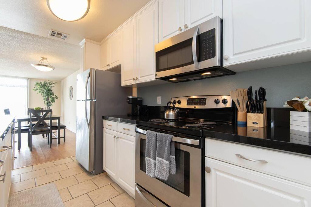 Sleep 7 Ocean View Two Bedroom Venice Beach 5 Min Walk Los Angeles