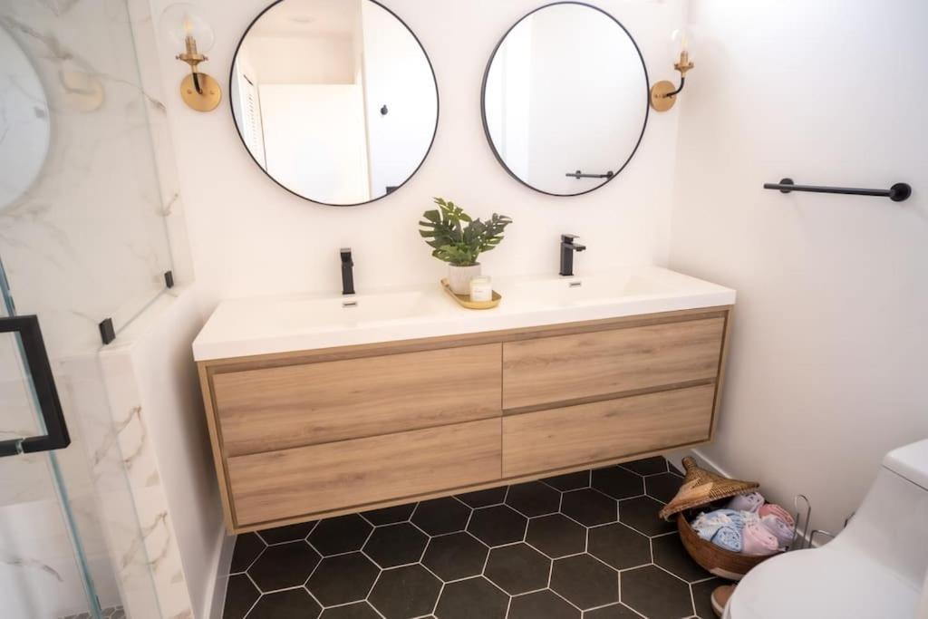 Sunny And Stylish 4be 2ba Venice Oasis *