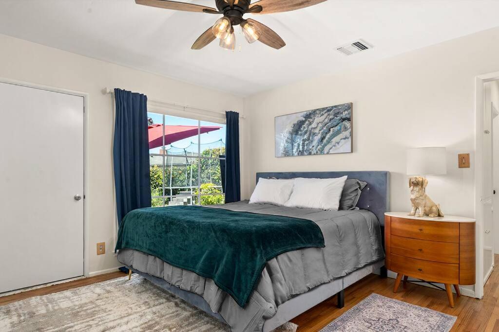 West La's Family Or Group Oasis! Beaches/sofi/lax/firepit/bbq/and More! Holiday home