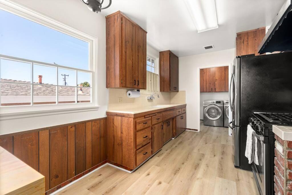 Holiday home West La's Family Or Group Oasis! Beaches/sofi/lax/firepit/bbq/and More!