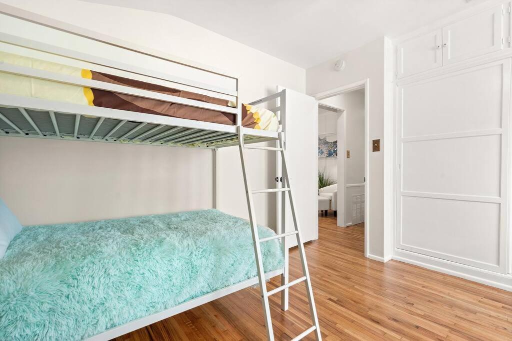 Holiday home West La's Family Or Group Oasis! Beaches/sofi/lax/firepit/bbq/and More!