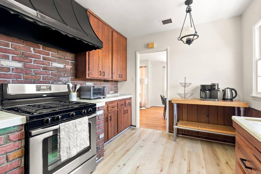 Holiday home West La's Family Or Group Oasis! Beaches/sofi/lax/firepit/bbq/and More! Los Angeles