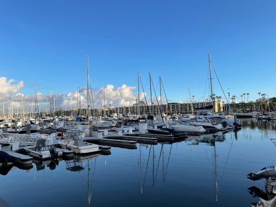 Apartment Mesmerizing Marina Vista: Luxe 3-bedroom W/ Pool
