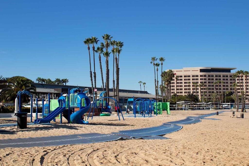 Mesmerizing Marina Vista: Luxe 3-bedroom W/ Pool Apartment Los Angeles
