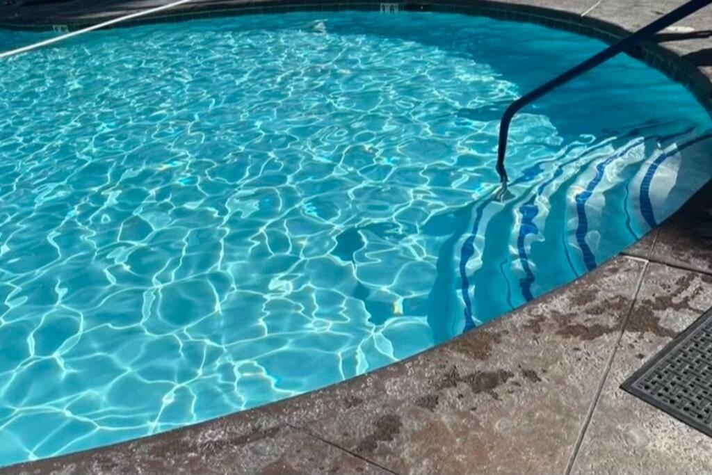 Apartment Mdr 2 Bd 2ba Oasis Poolview,spa,gym Los Angeles