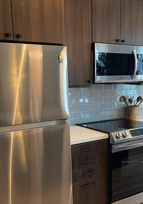 Mdr 2 Bd 2ba Oasis Poolview,spa,gym Apartment