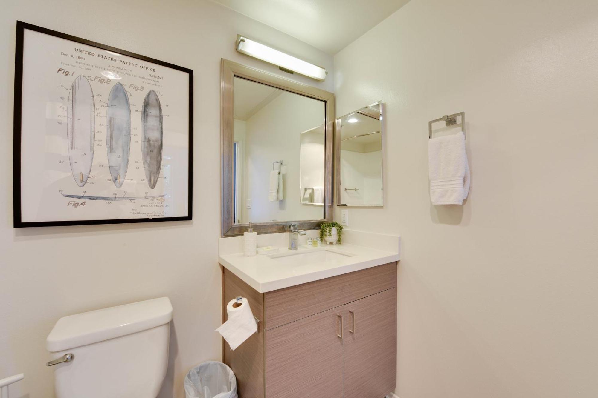 Cozy Unit Conveniently Located Pool View Los Angeles
