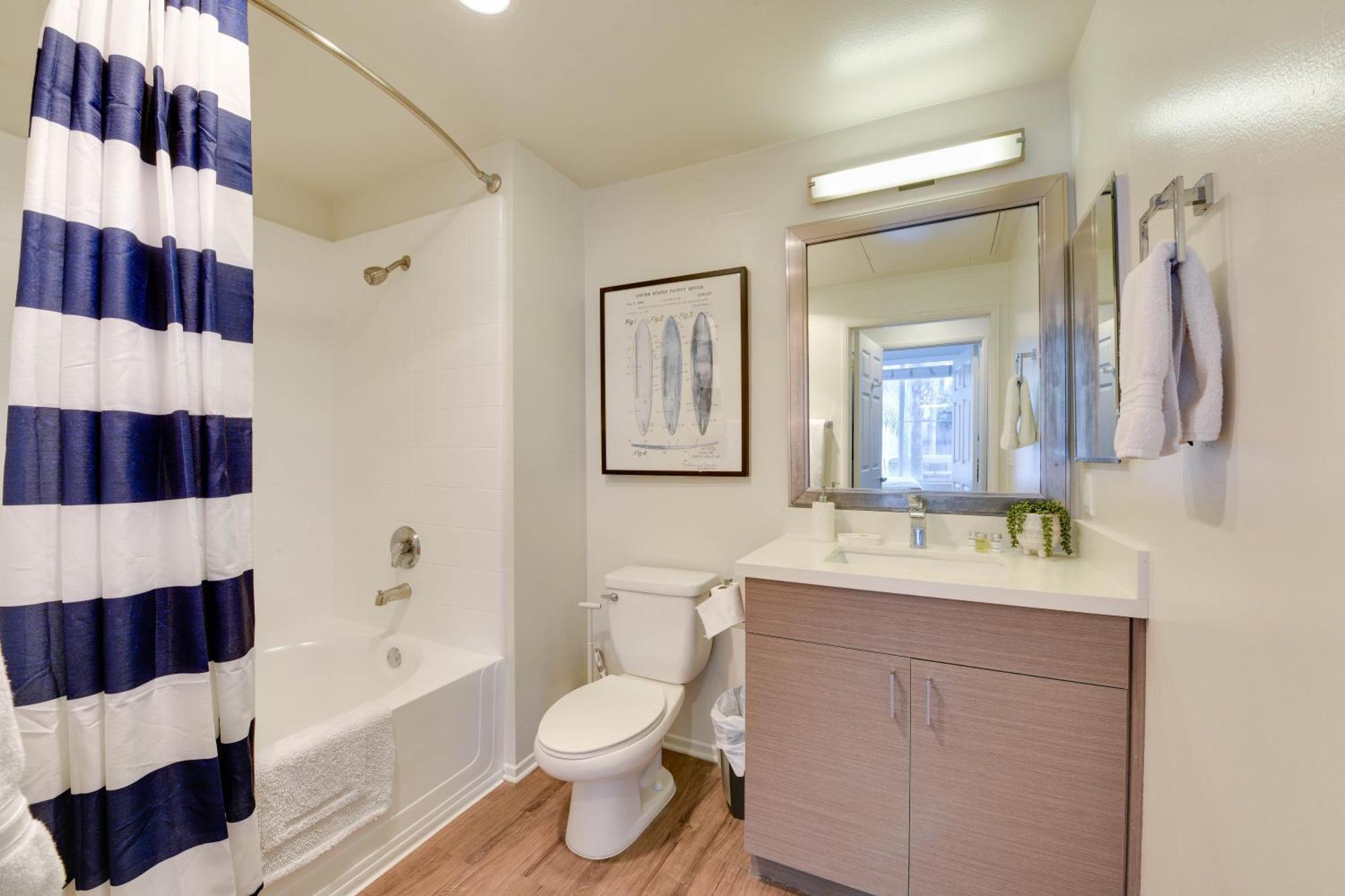 Cozy Unit Conveniently Located Pool View