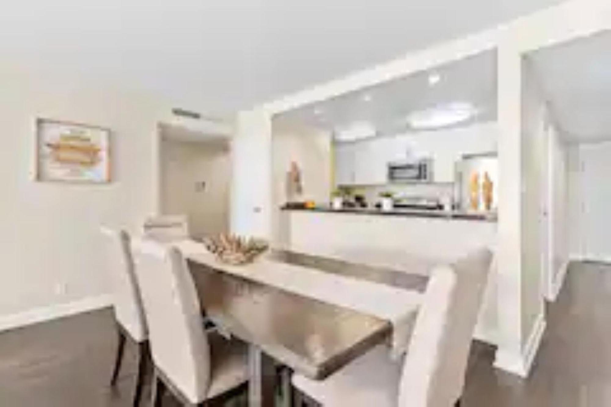 Apartment Mesmerizing Marina Vista: Luxe 3-bedroom W/ Pool