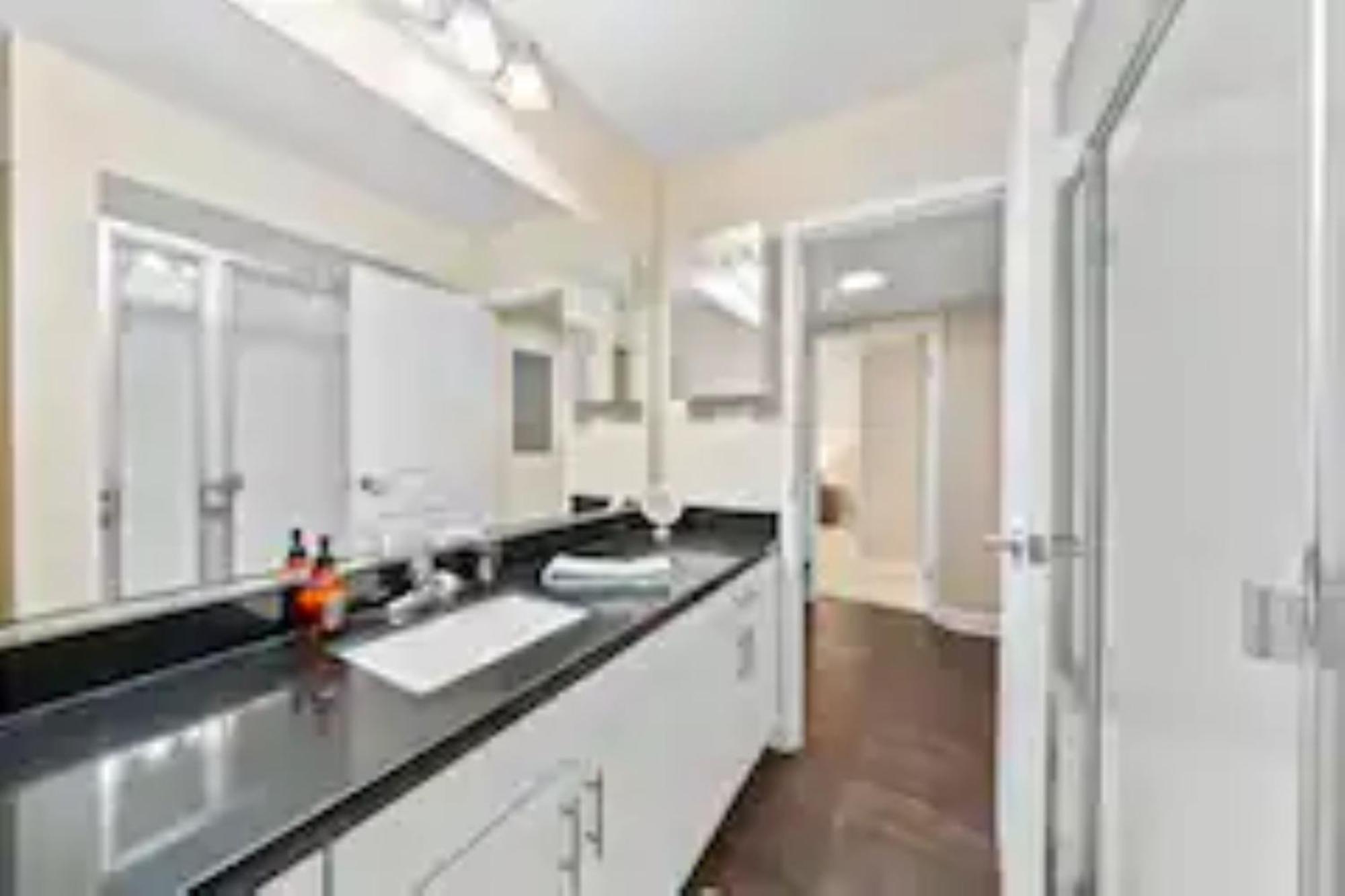 Mesmerizing Marina Vista: Luxe 3-bedroom W/ Pool * Los Angeles