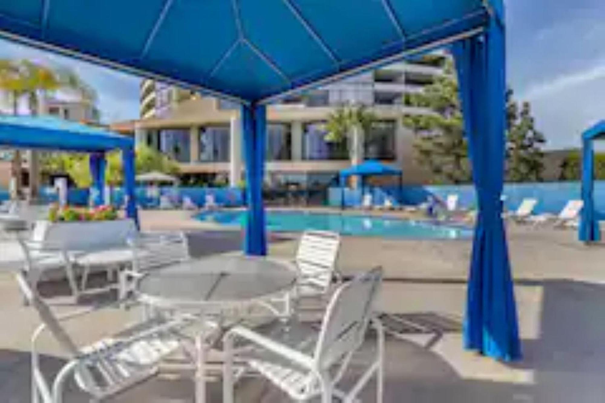Mesmerizing Marina Vista: Luxe 3-bedroom W/ Pool Apartment *