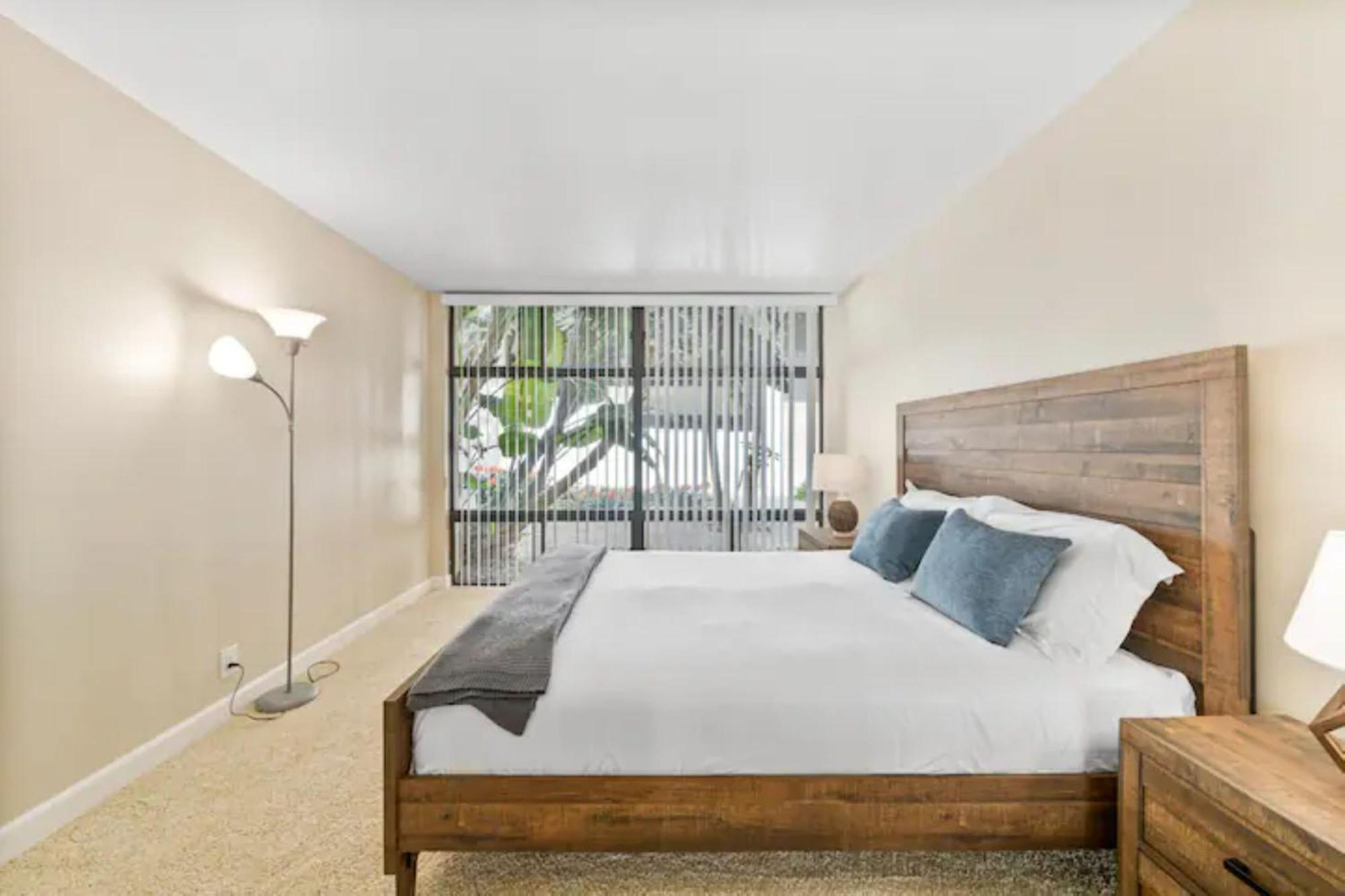 Apartment Mesmerizing Marina Vista: Luxe 3-bedroom W/ Pool *