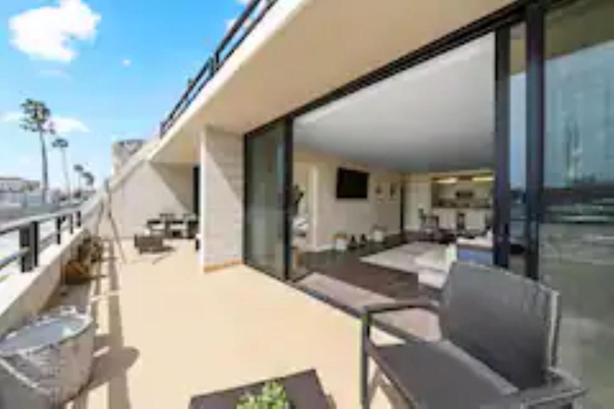Mesmerizing Marina Vista: Luxe 3-bedroom W/ Pool Apartment Los Angeles