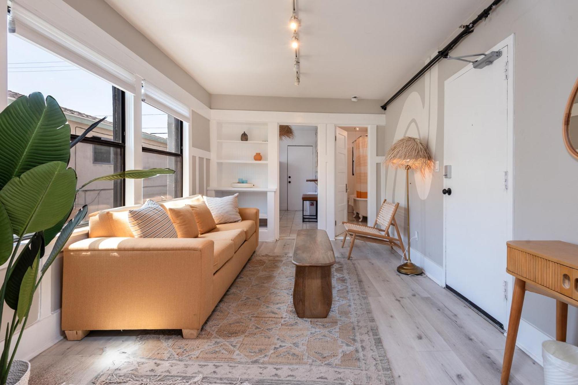 Venice One Bedroom With Modern Comfort