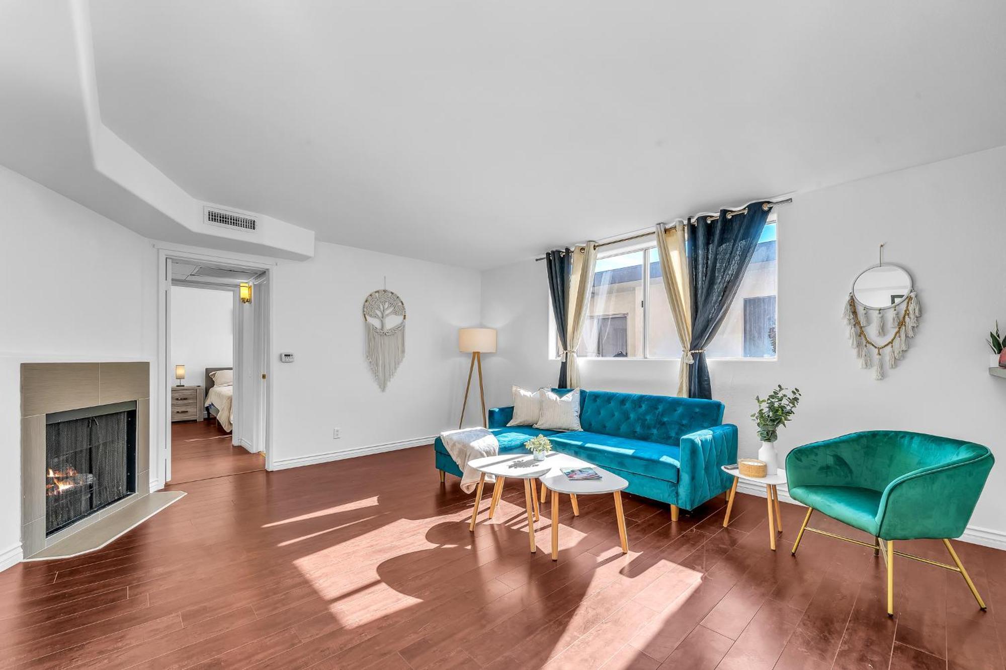 Cozy 2 Bedroom & 2 Bathrooms By Beverly Hills With Free Parking Apartment Los Angeles
