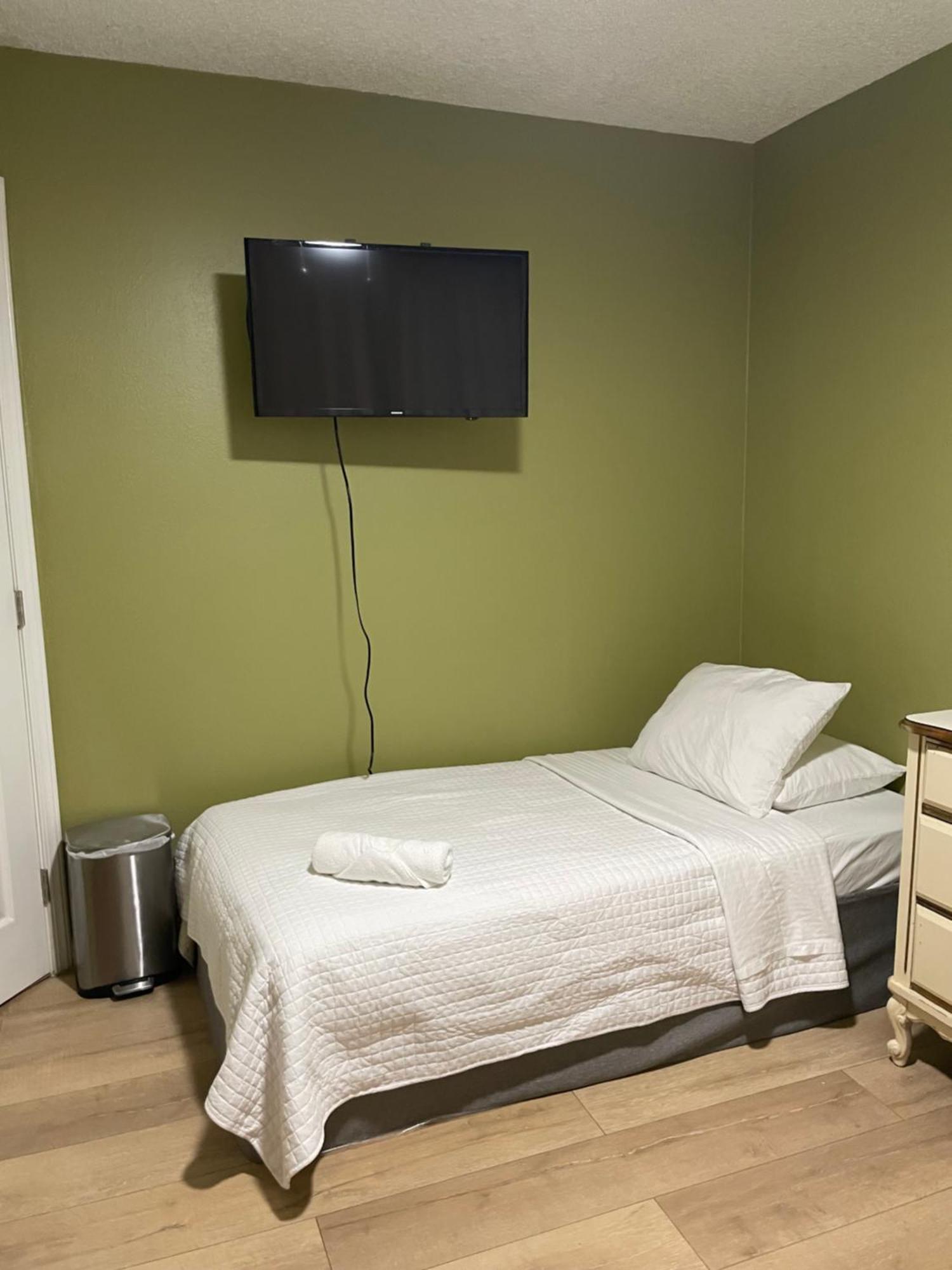 Small Private In With Free Strong Wifi!!! Hospedagem domiciliar