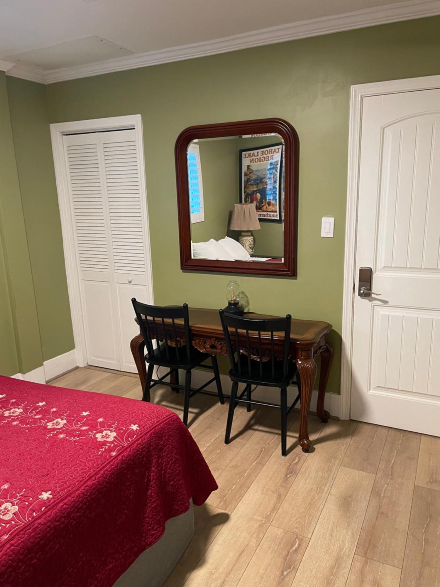 Small Private In With Free Strong Wifi!!! Los Angeles