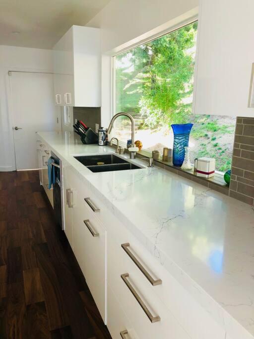 Luxe In Hollywood Hills- Modern Oasis, Pool 5 Min To Sunset Holiday home *