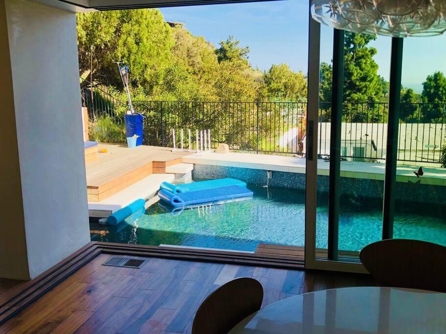 Luxe In Hollywood Hills- Modern Oasis, Pool 5 Min To Sunset Holiday home