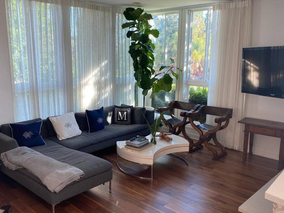 Luxe In Hollywood Hills- Modern Oasis, Pool 5 Min To Sunset Holiday home Los Angeles