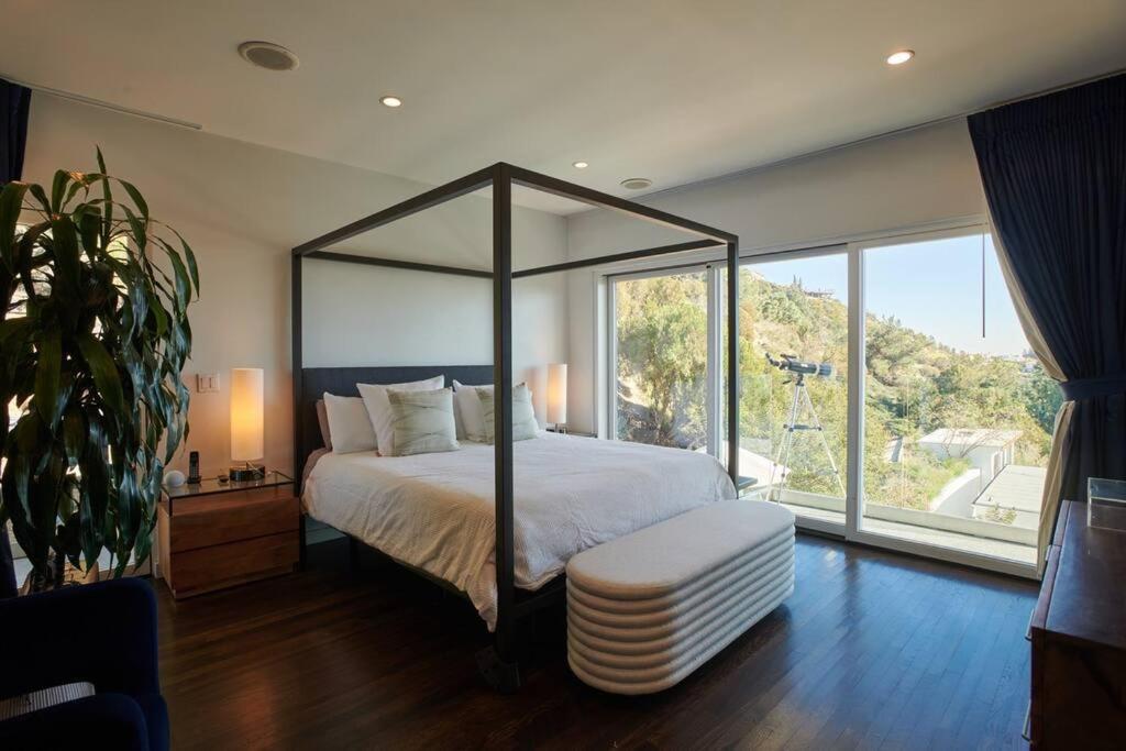 Luxe In Hollywood Hills- Modern Oasis, Pool 5 Min To Sunset Holiday home Los Angeles
