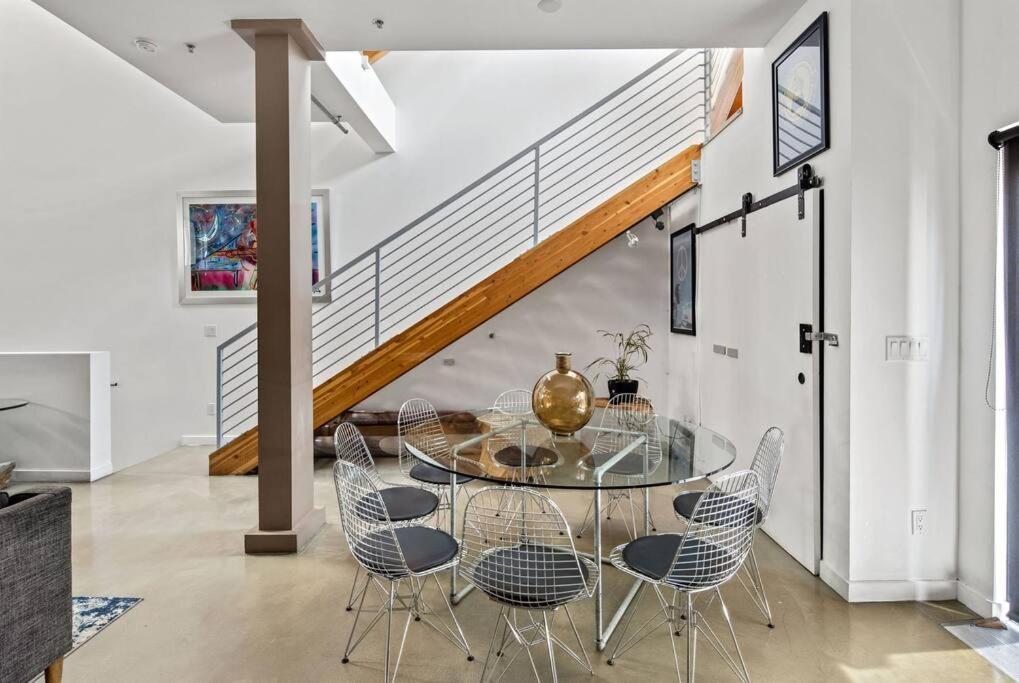 Luxurious 4-story Loft With Rooftop Perch