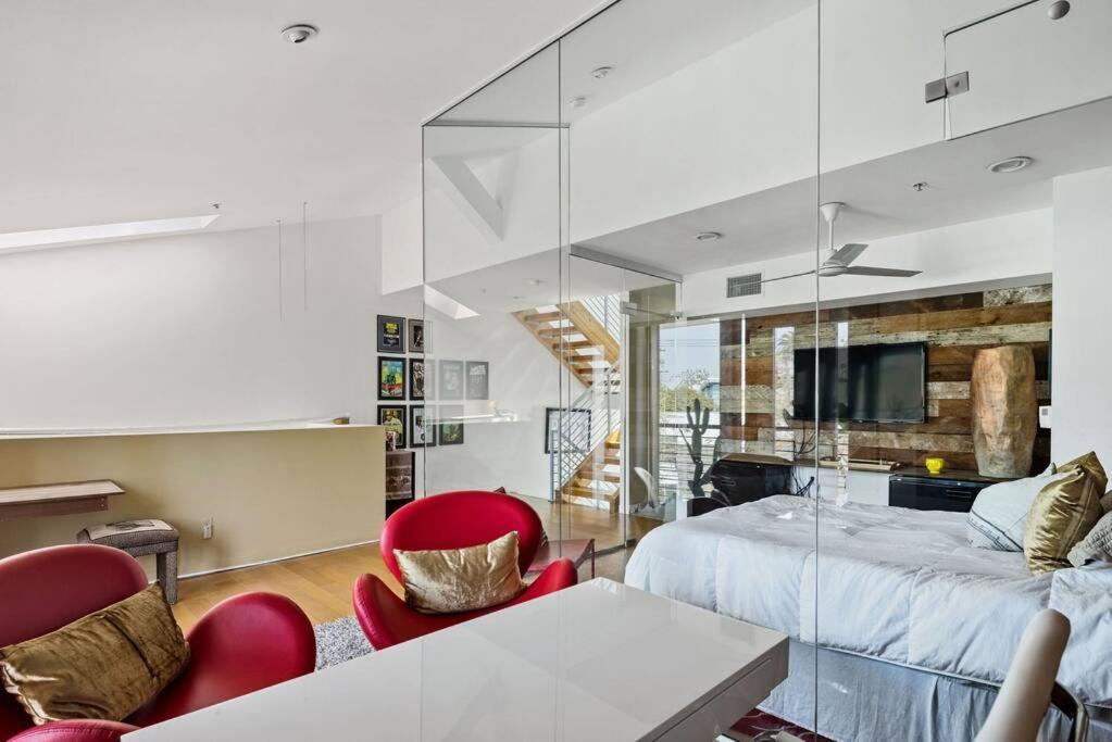 Luxurious 4-story Loft With Rooftop Perch *