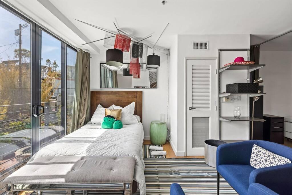 Luxurious 4-story Loft With Rooftop Perch Los Angeles