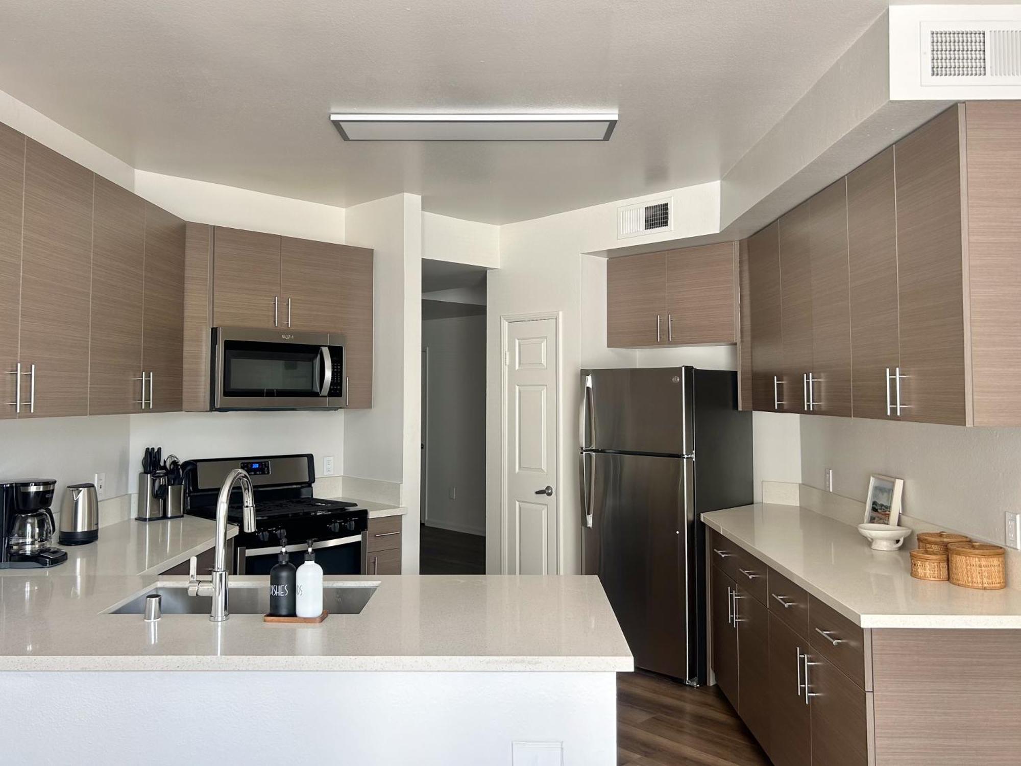Lux 3bd 2ba With Pool And Gym Near Venice *