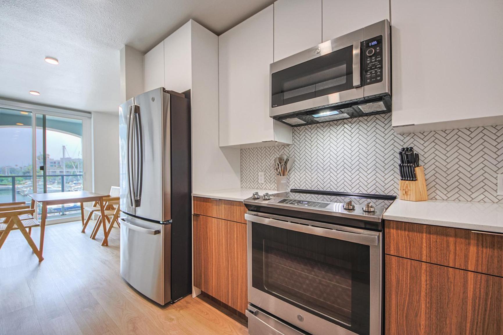 Bright & Airy 2 Bed 2 Bath Haven * Los Angeles