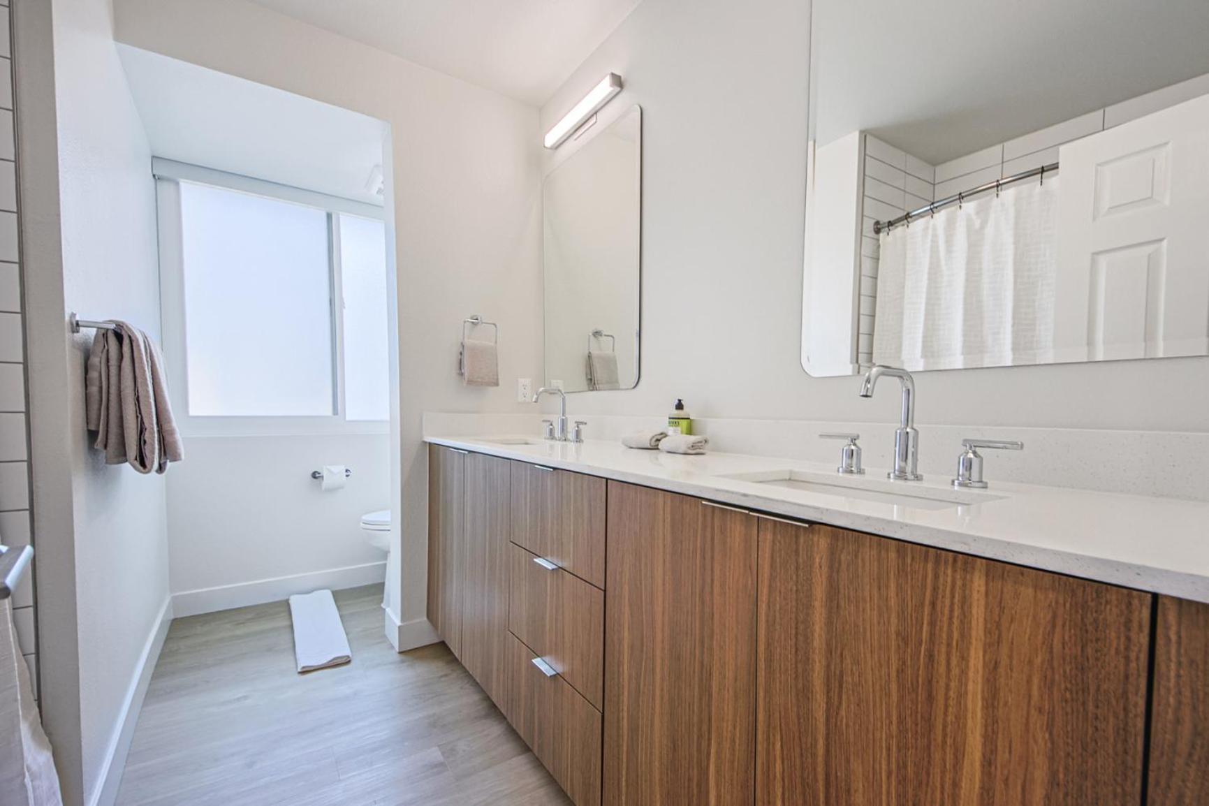 Bright & Airy 2 Bed 2 Bath Haven Apartment Los Angeles