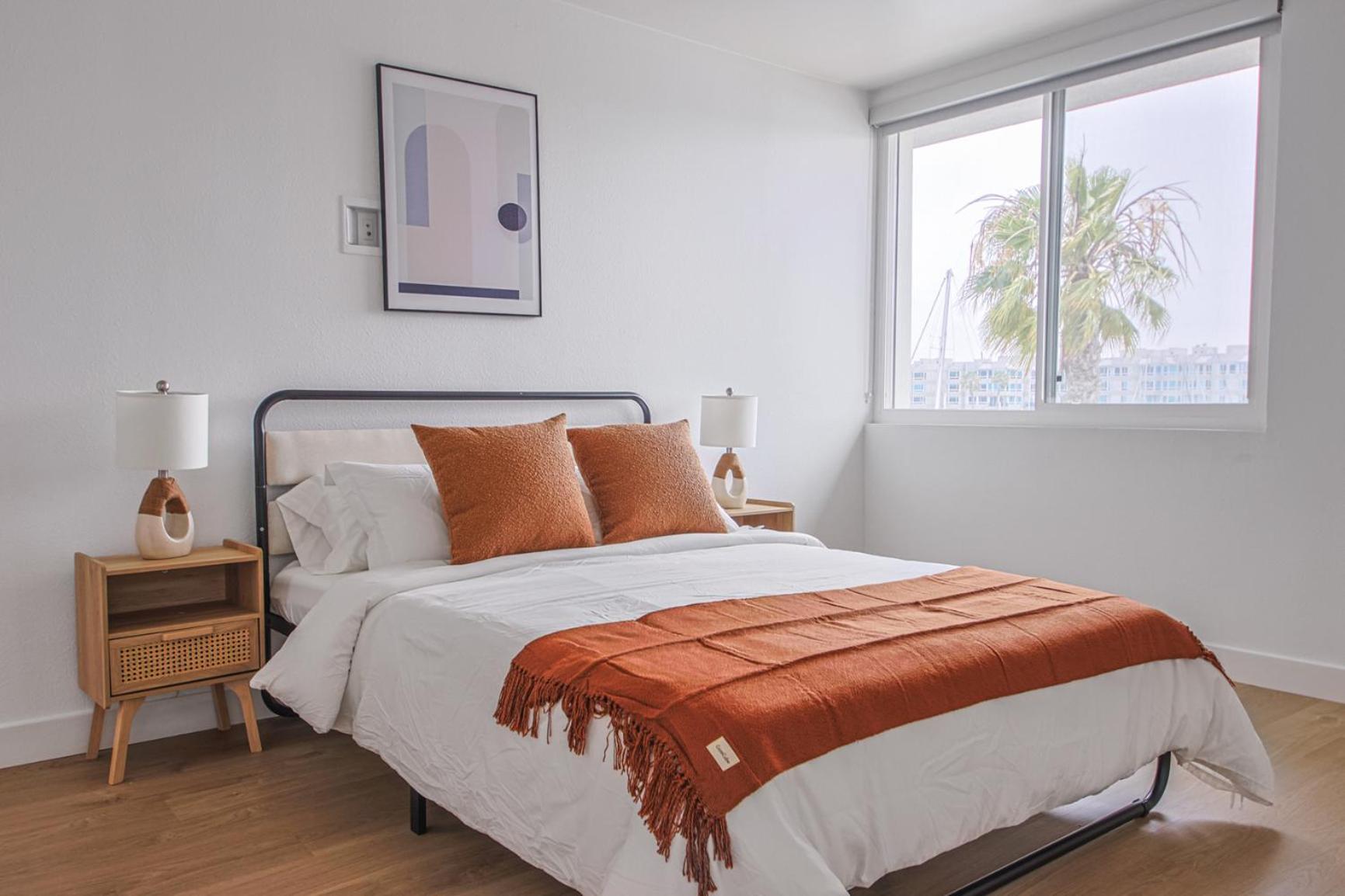 Bright & Airy 2 Bed 2 Bath Haven *