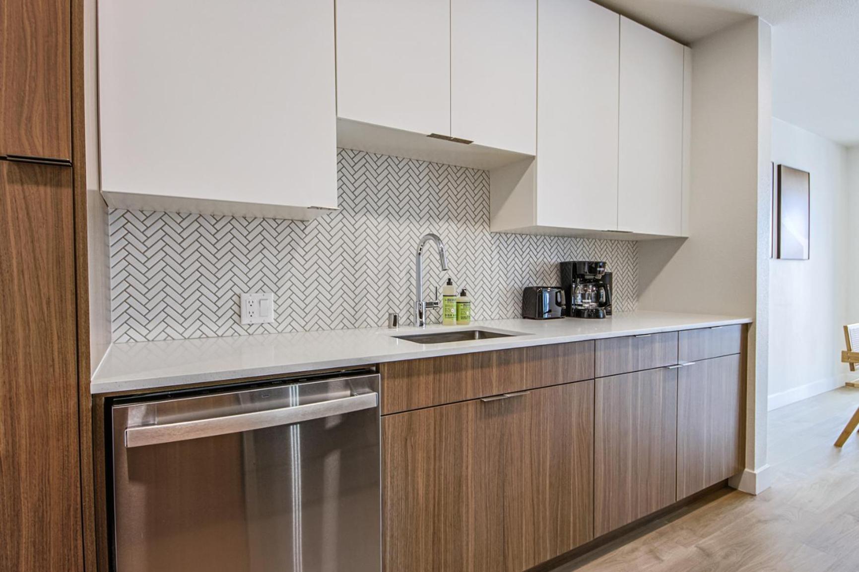 Bright & Airy 2 Bed 2 Bath Haven Los Angeles