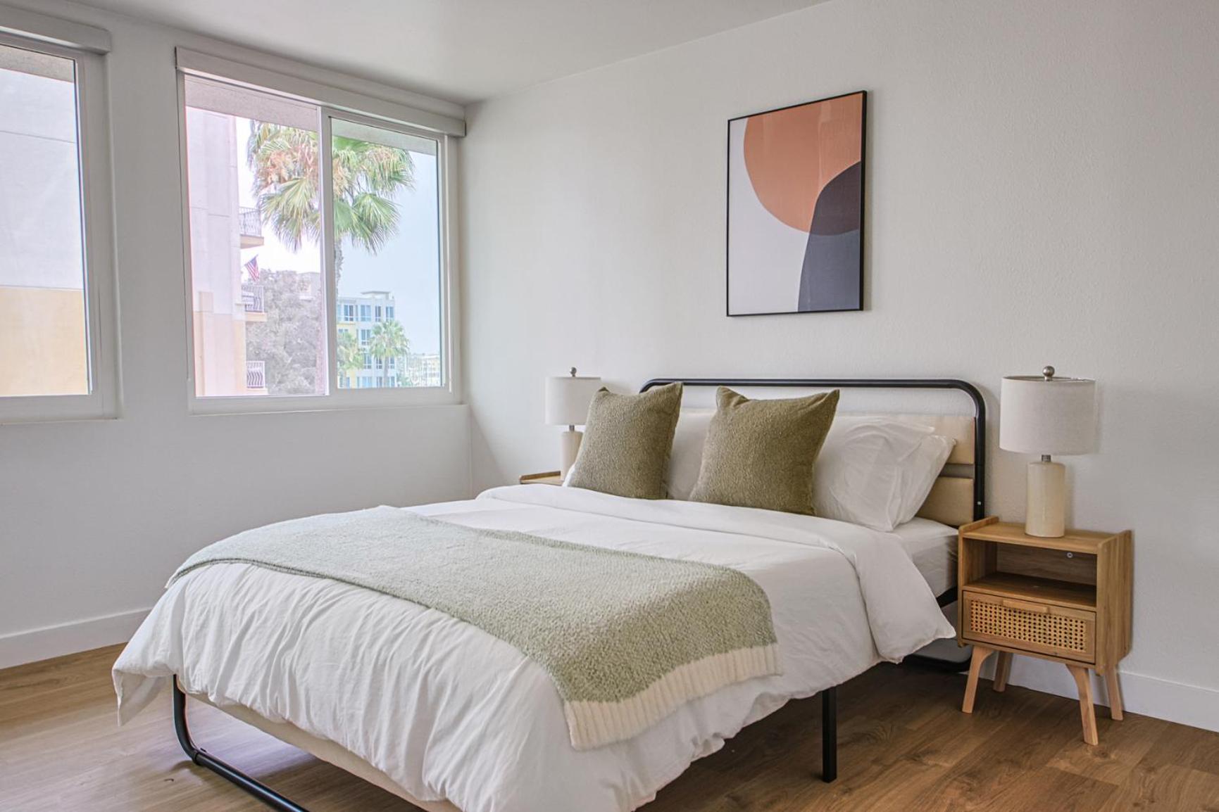 Bright & Airy 2 Bed 2 Bath Haven * Los Angeles