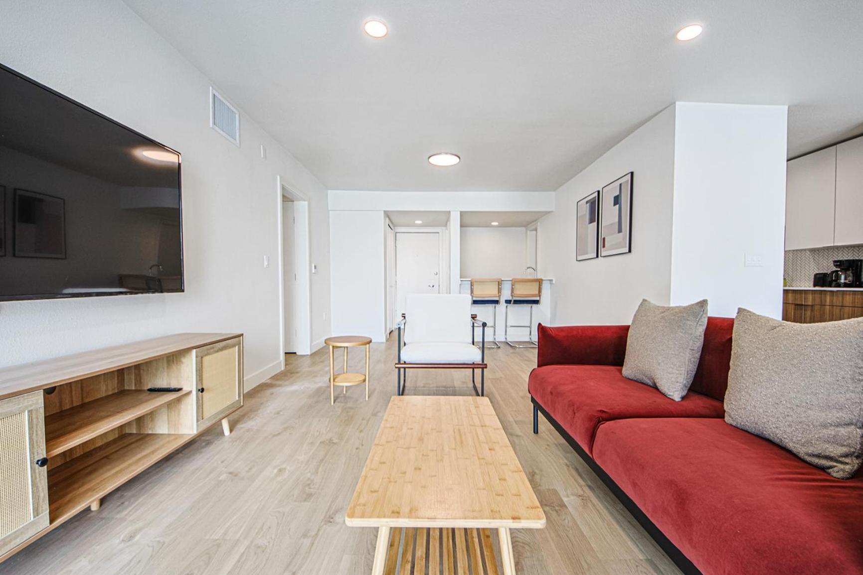 Bright & Airy 2 Bed 2 Bath Haven