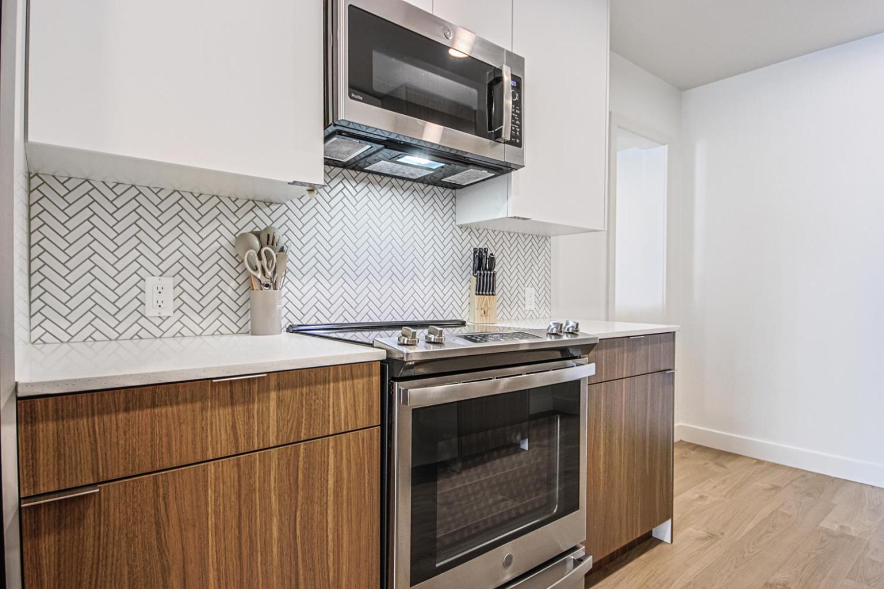 Bright & Airy 2 Bed 2 Bath Haven Apartment *
