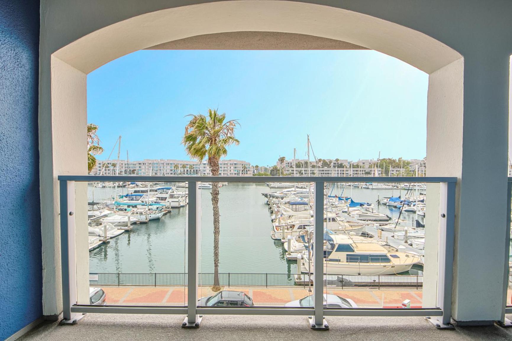 Apartment Bright & Airy 2 Bed 2 Bath Haven Los Angeles