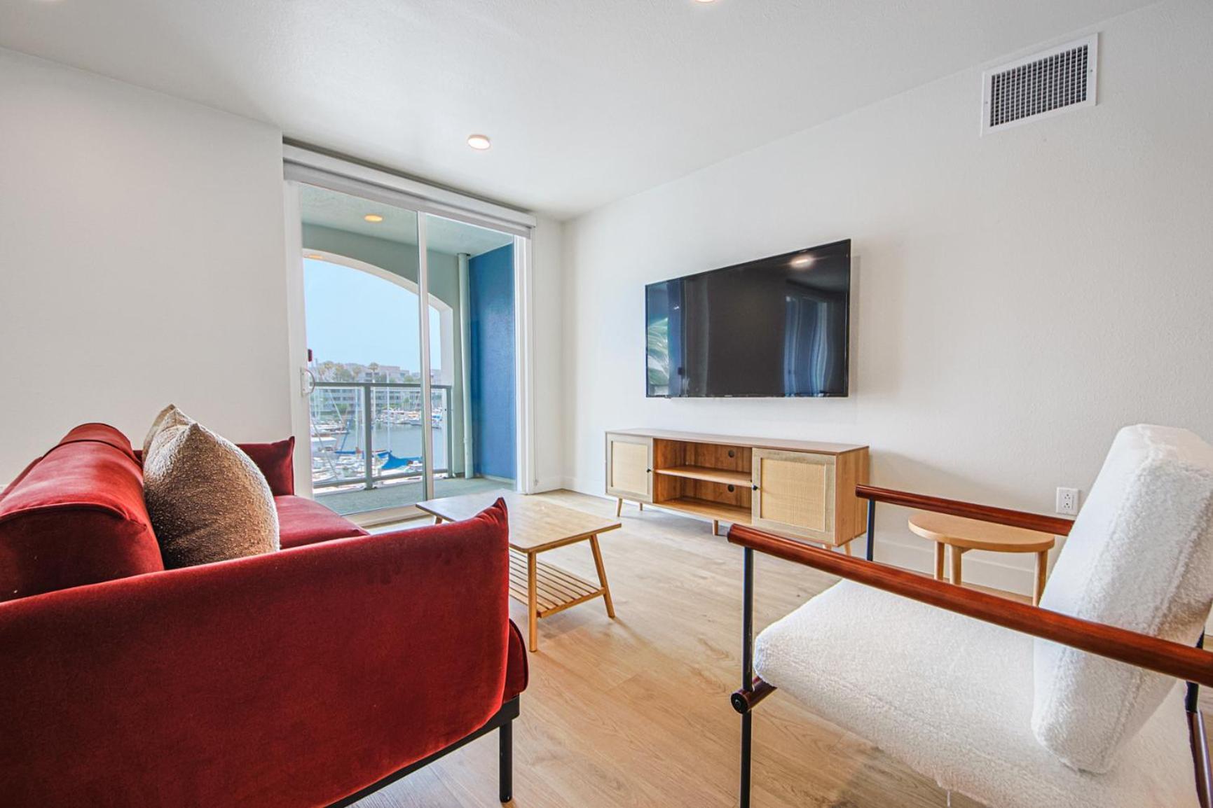 Bright & Airy 2 Bed 2 Bath Haven