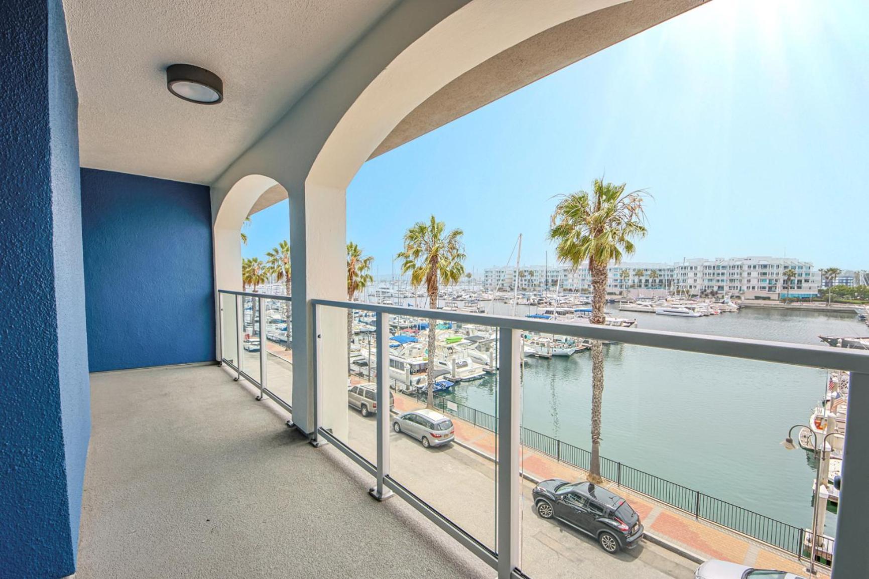 Bright & Airy 2 Bed 2 Bath Haven Apartment