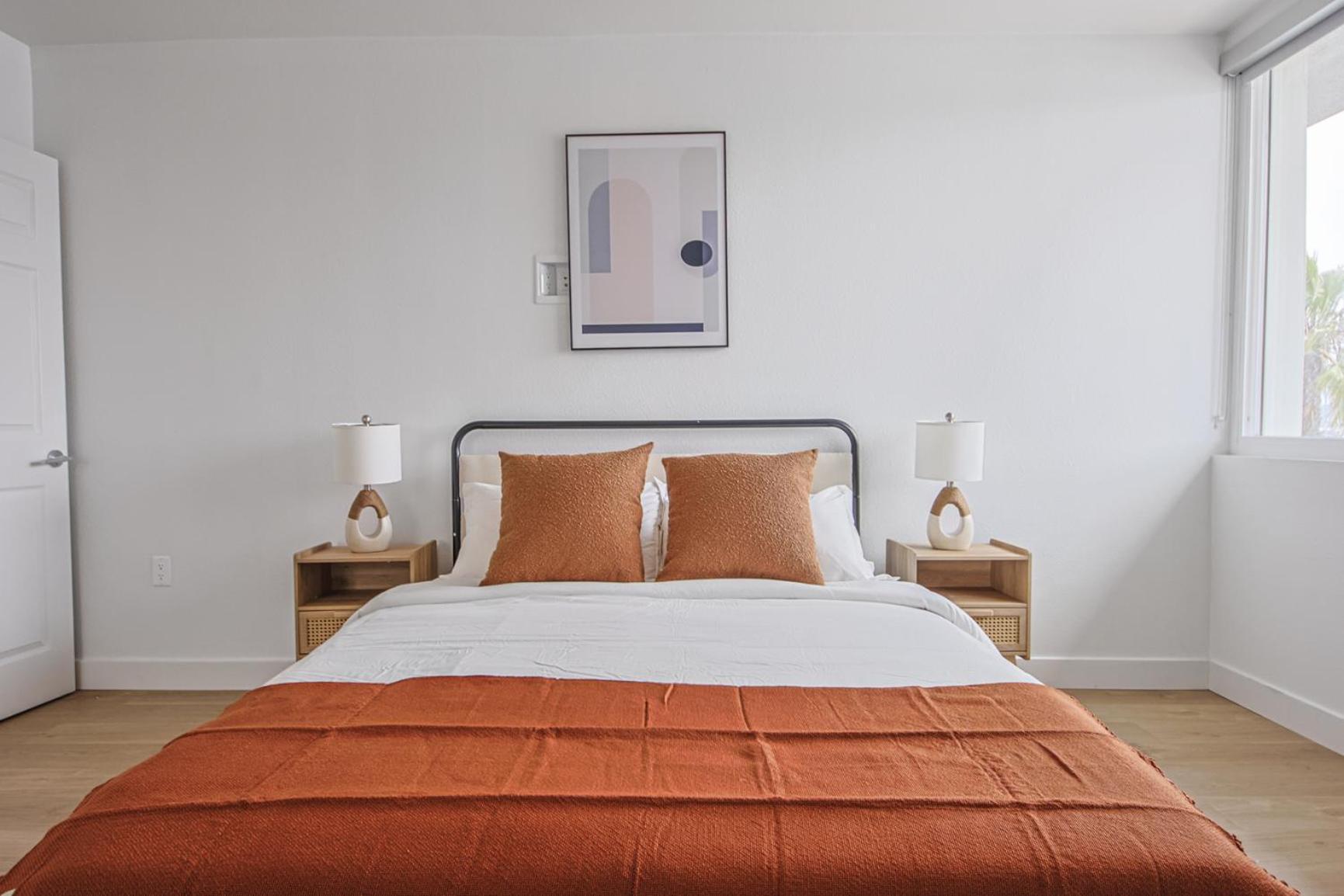 Bright & Airy 2 Bed 2 Bath Haven *