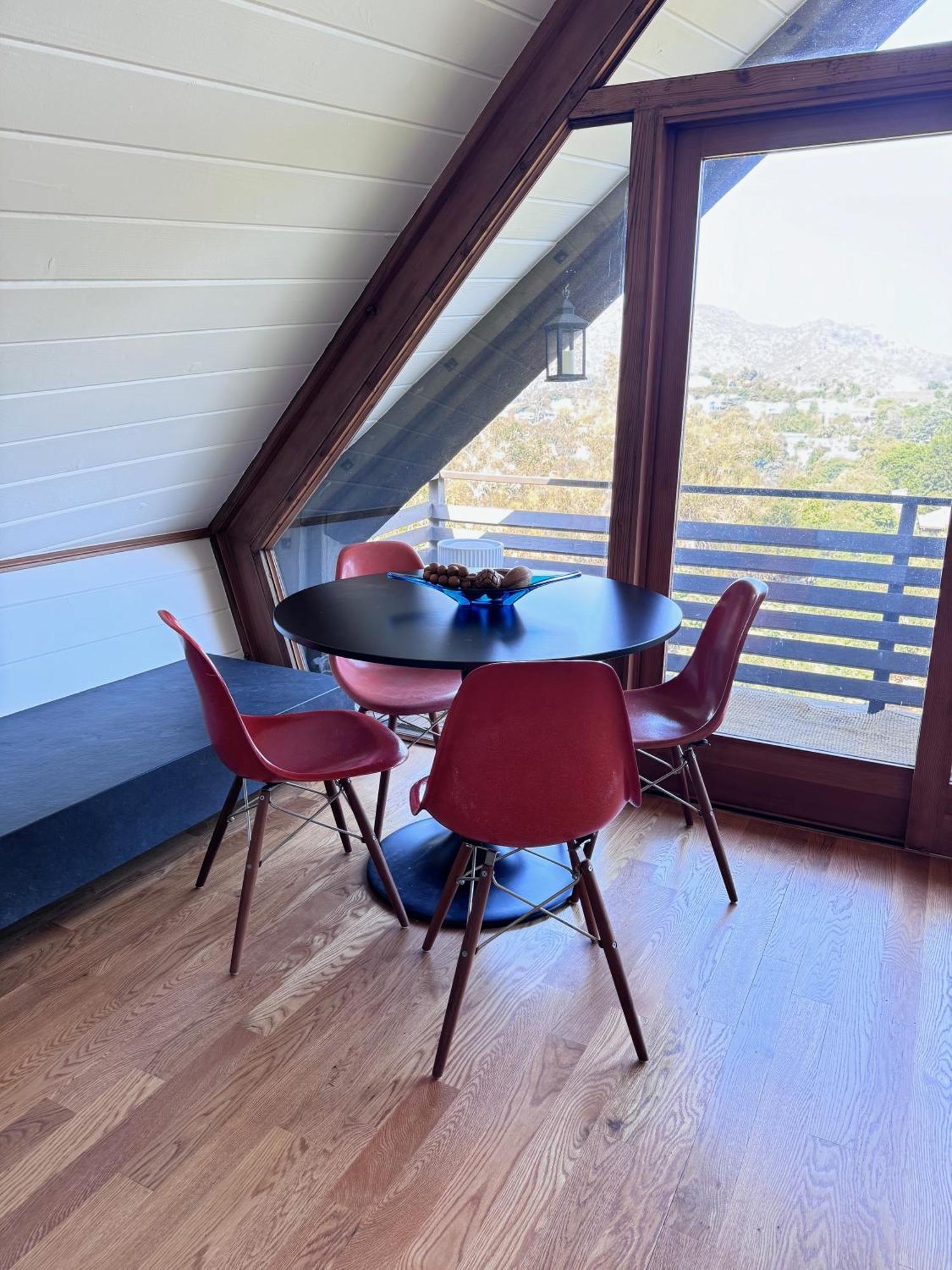 Iconic Gesner Boat House With View Of The Hollywood Sign Los Angeles