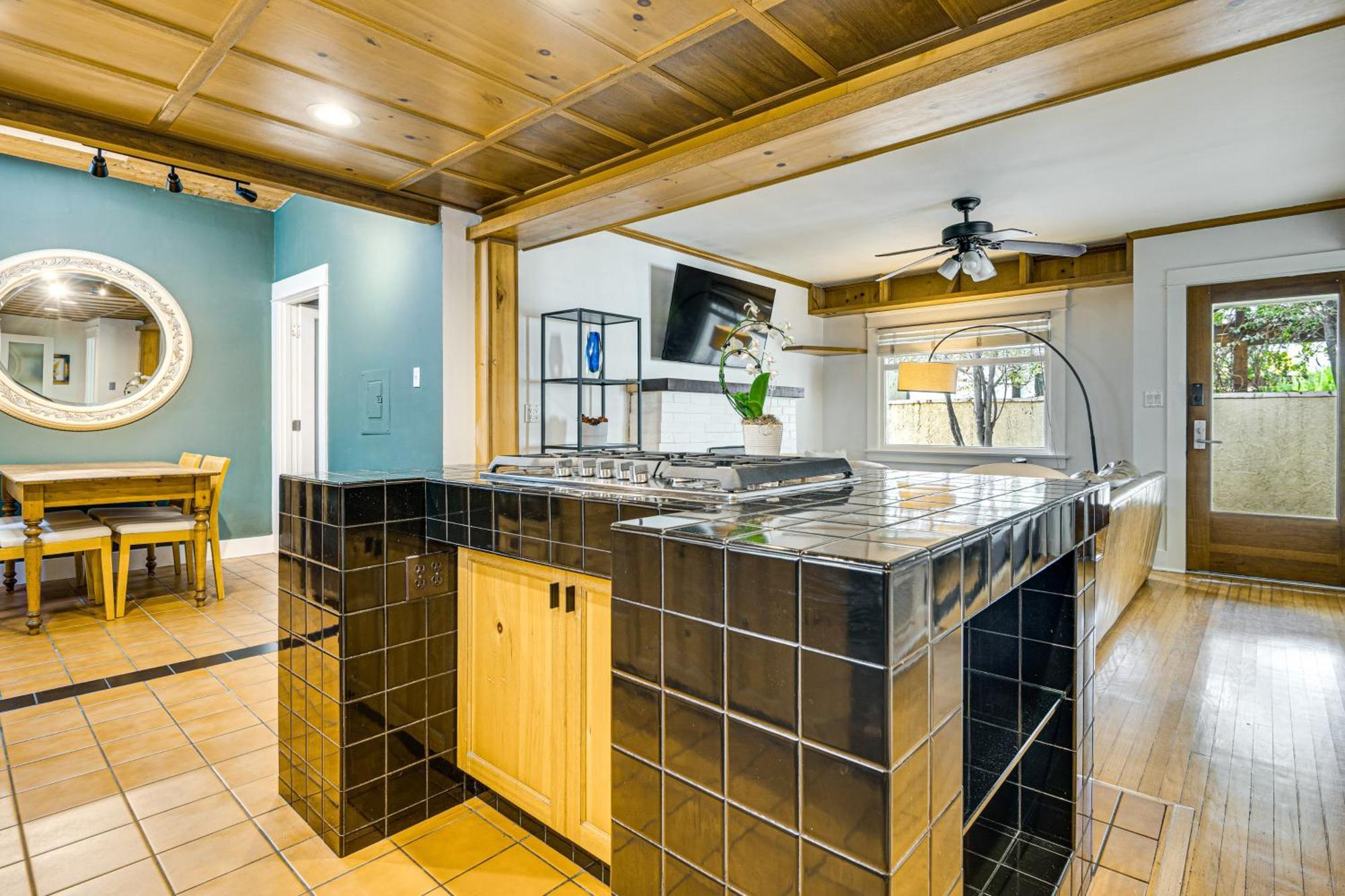 Walk To Abbot Kinney Tranquil In Venice! Holiday home Los Angeles