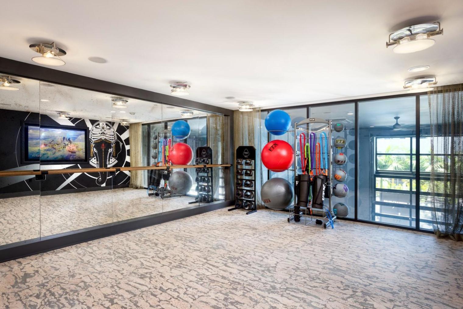 Blueground Long Pool Gym Nr Lax-1263 Apartment *