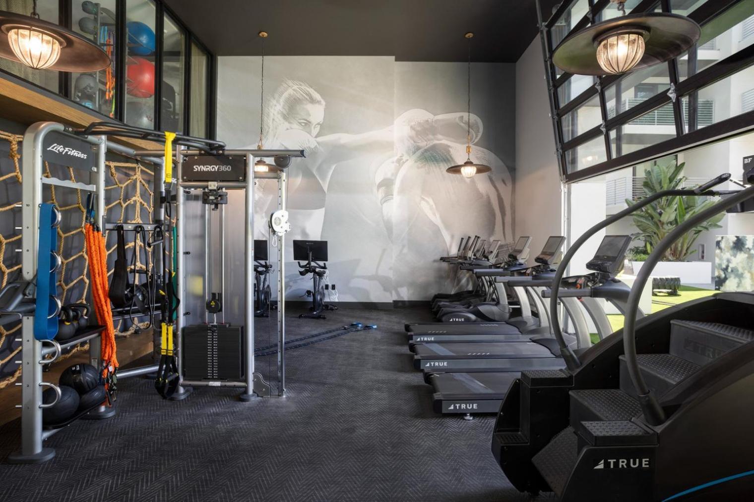 Blueground Long Pool Gym Nr Lax-1263 * Los Angeles