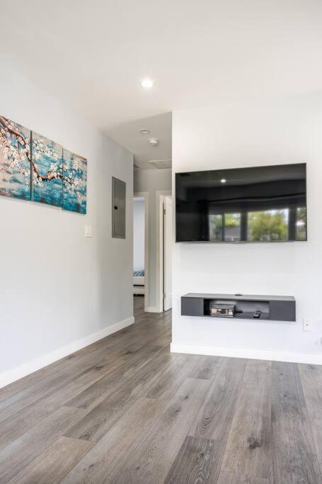 Holiday home Adorable 2br-2ba House With Ev & Free Parking And Family Friendly In Angeles *
