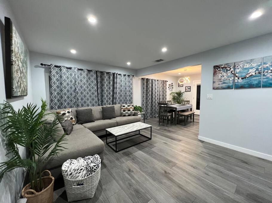 Adorable 2br-2ba House With Ev & Free Parking And Family Friendly In Angeles Los Angeles