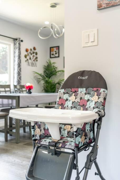 Adorable 2br-2ba House With Ev & Free Parking And Family Friendly In Angeles Holiday home Los Angeles